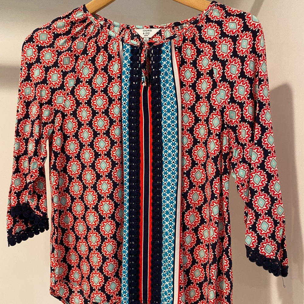 Crown & Ivy geometric top